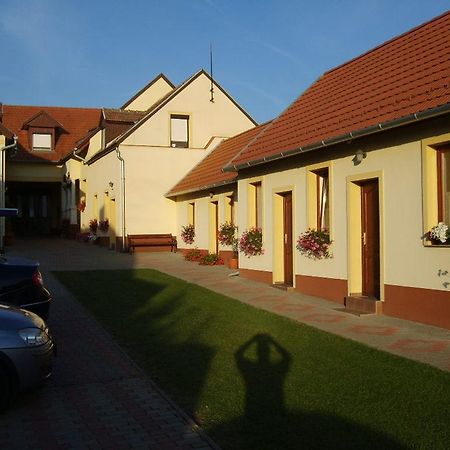 Szuts Panzio Bed & Breakfast Fertorakos Luaran gambar
