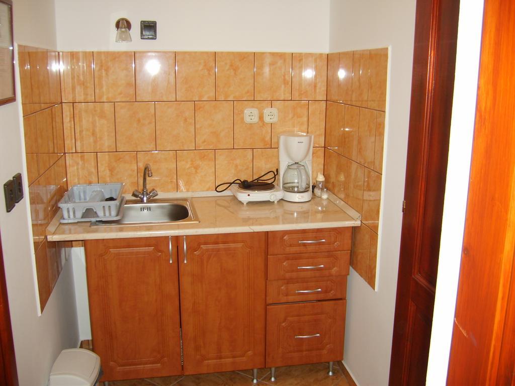 Szuts Panzio Bed & Breakfast Fertorakos Bilik gambar