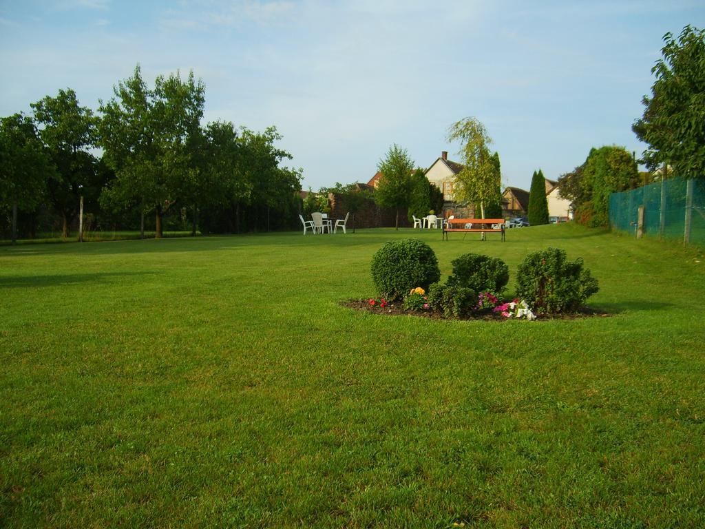 Szuts Panzio Bed & Breakfast Fertorakos Luaran gambar