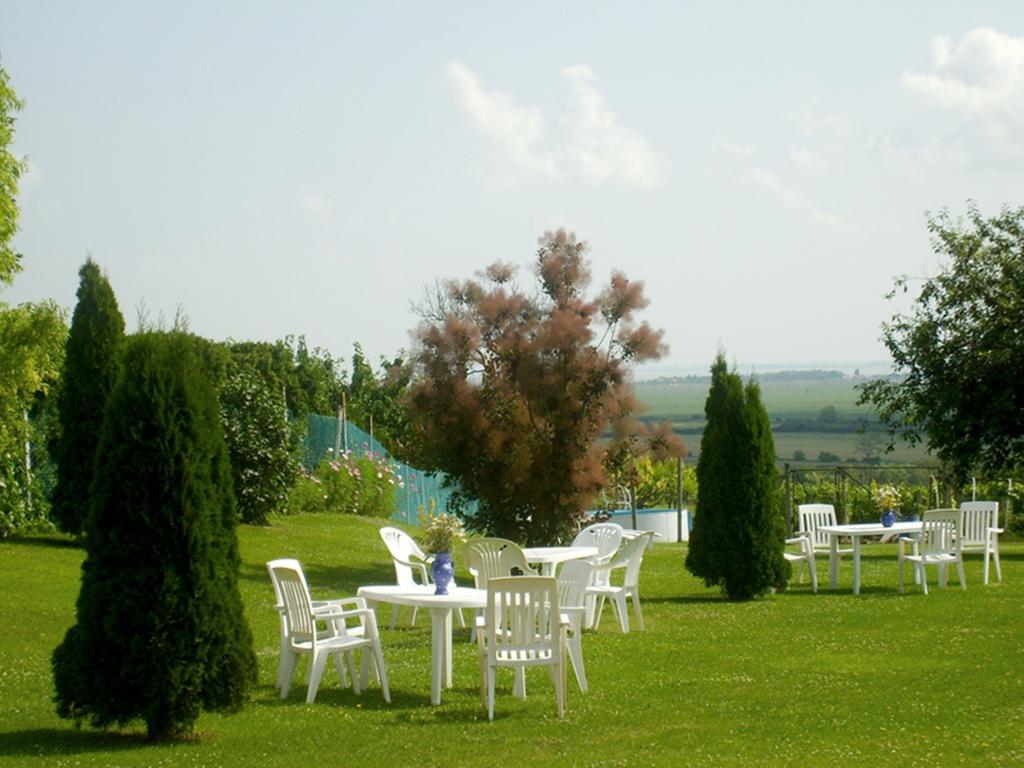 Szuts Panzio Bed & Breakfast Fertorakos Luaran gambar