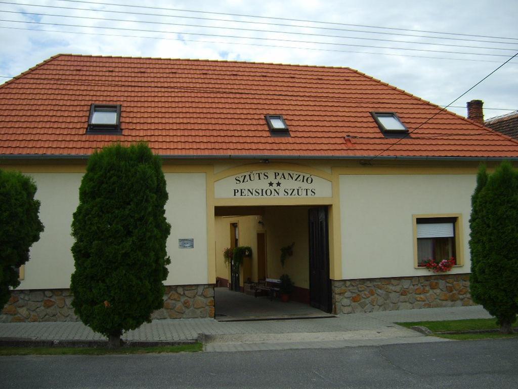 Szuts Panzio Bed & Breakfast Fertorakos Luaran gambar