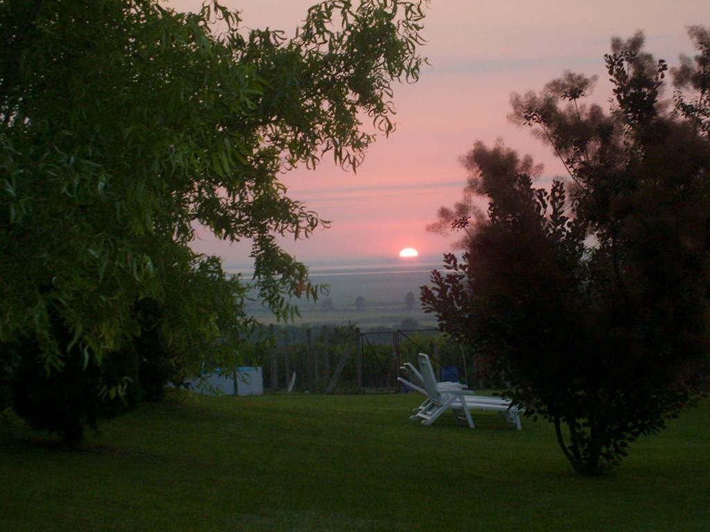 Szuts Panzio Bed & Breakfast Fertorakos Luaran gambar