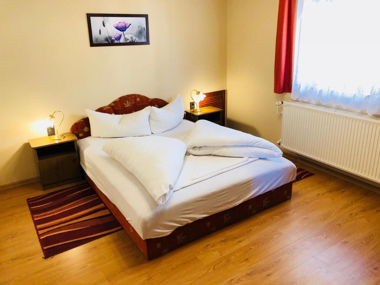 Szuts Panzio Bed & Breakfast Fertorakos Luaran gambar