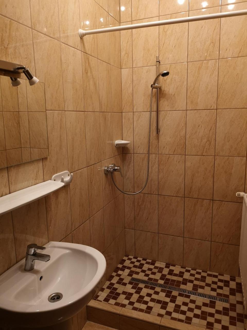 Szuts Panzio Bed & Breakfast Fertorakos Luaran gambar