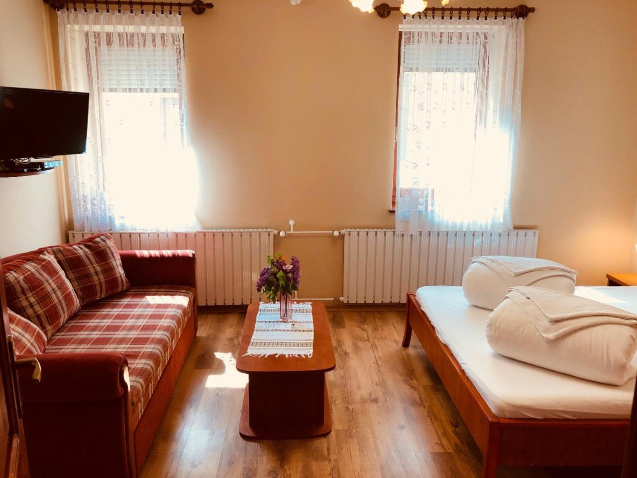 Szuts Panzio Bed & Breakfast Fertorakos Luaran gambar