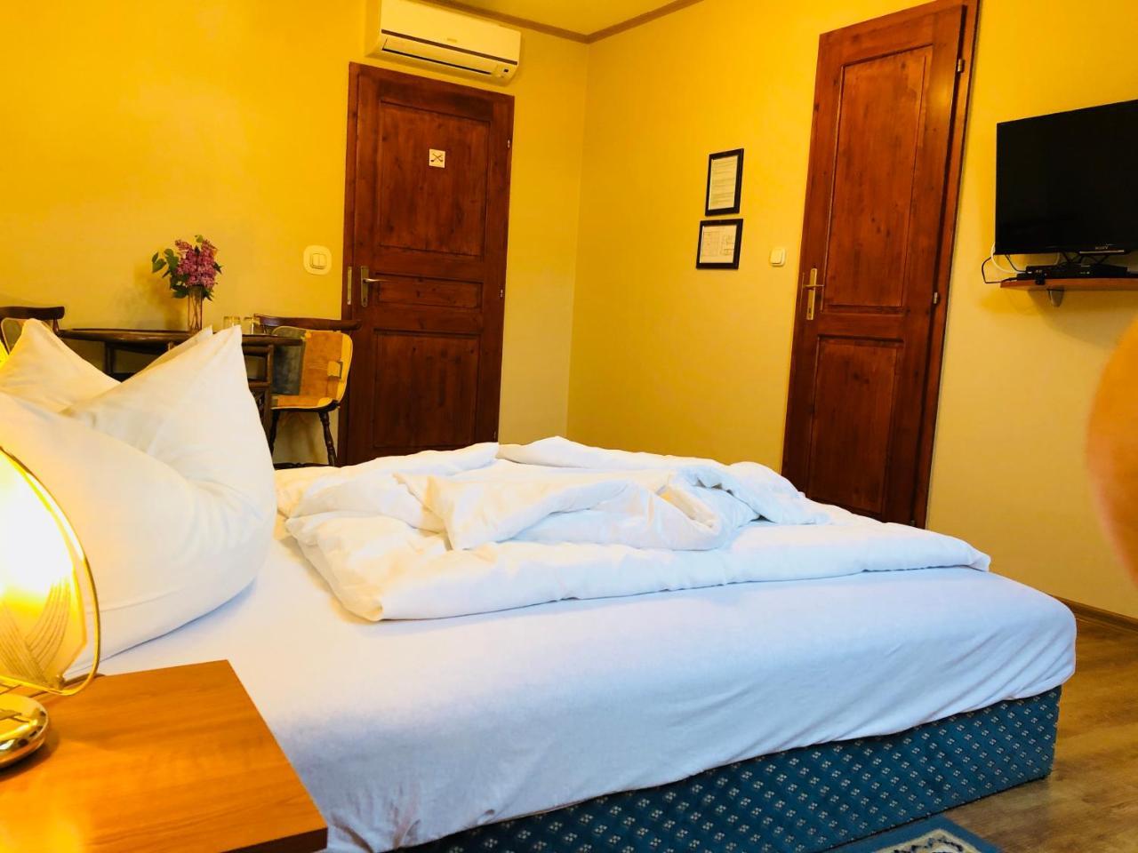 Szuts Panzio Bed & Breakfast Fertorakos Luaran gambar